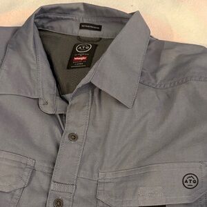 Wrangler Men's Light Gray Dressy bottom up Shirt